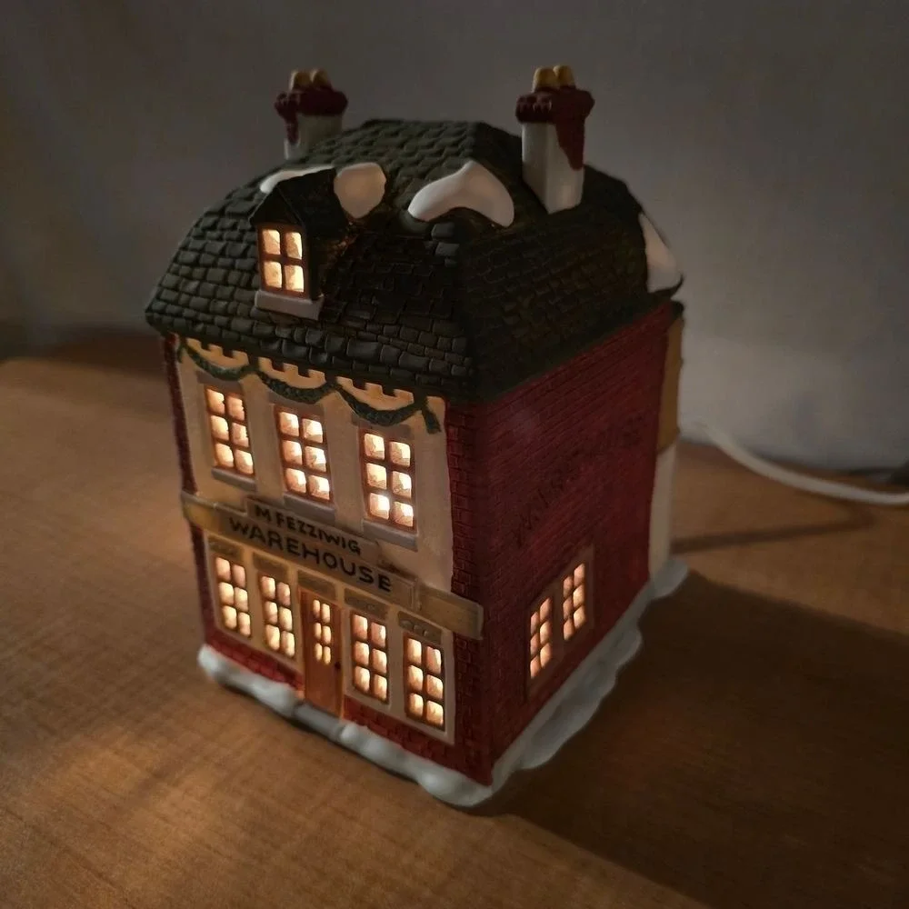 Department 56 FEZZIWIG'S‎ WAREHOUSE Heritage Dickens' Village Series Retired